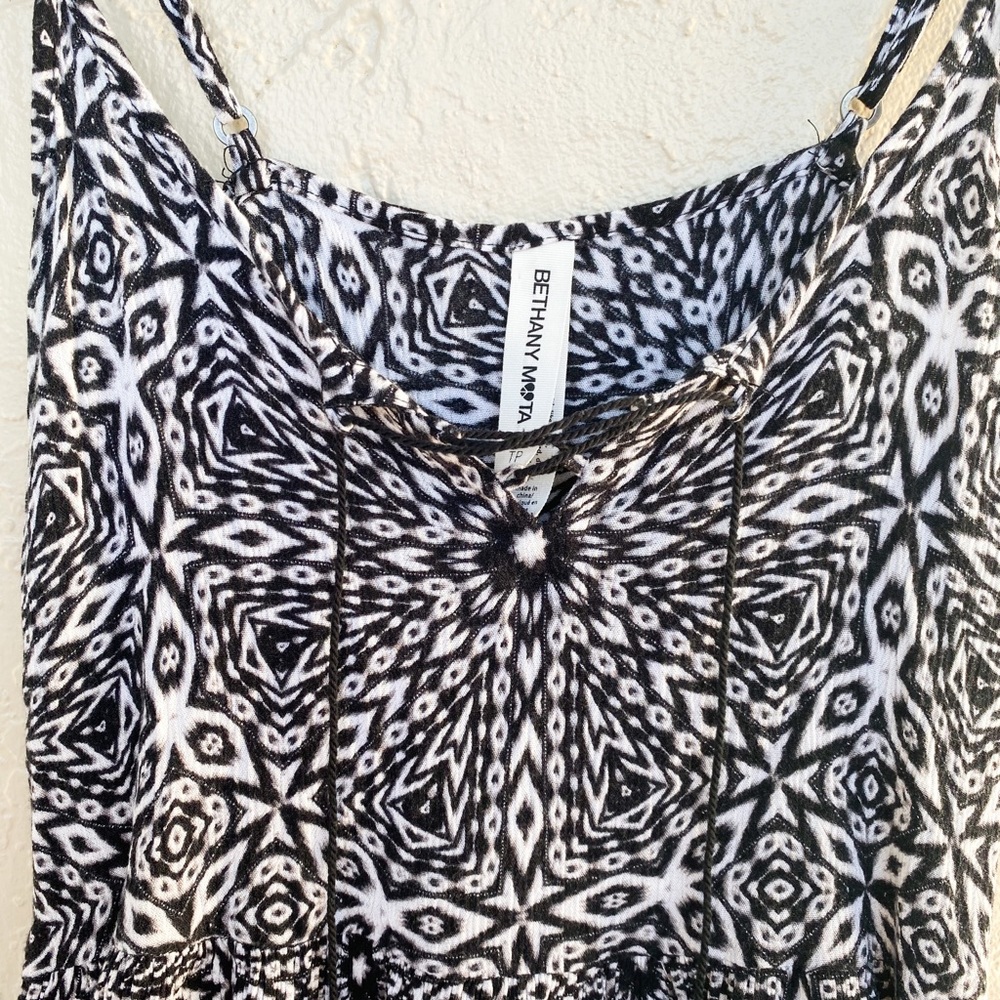 Patterned Tank Top - Picture 3 of 9